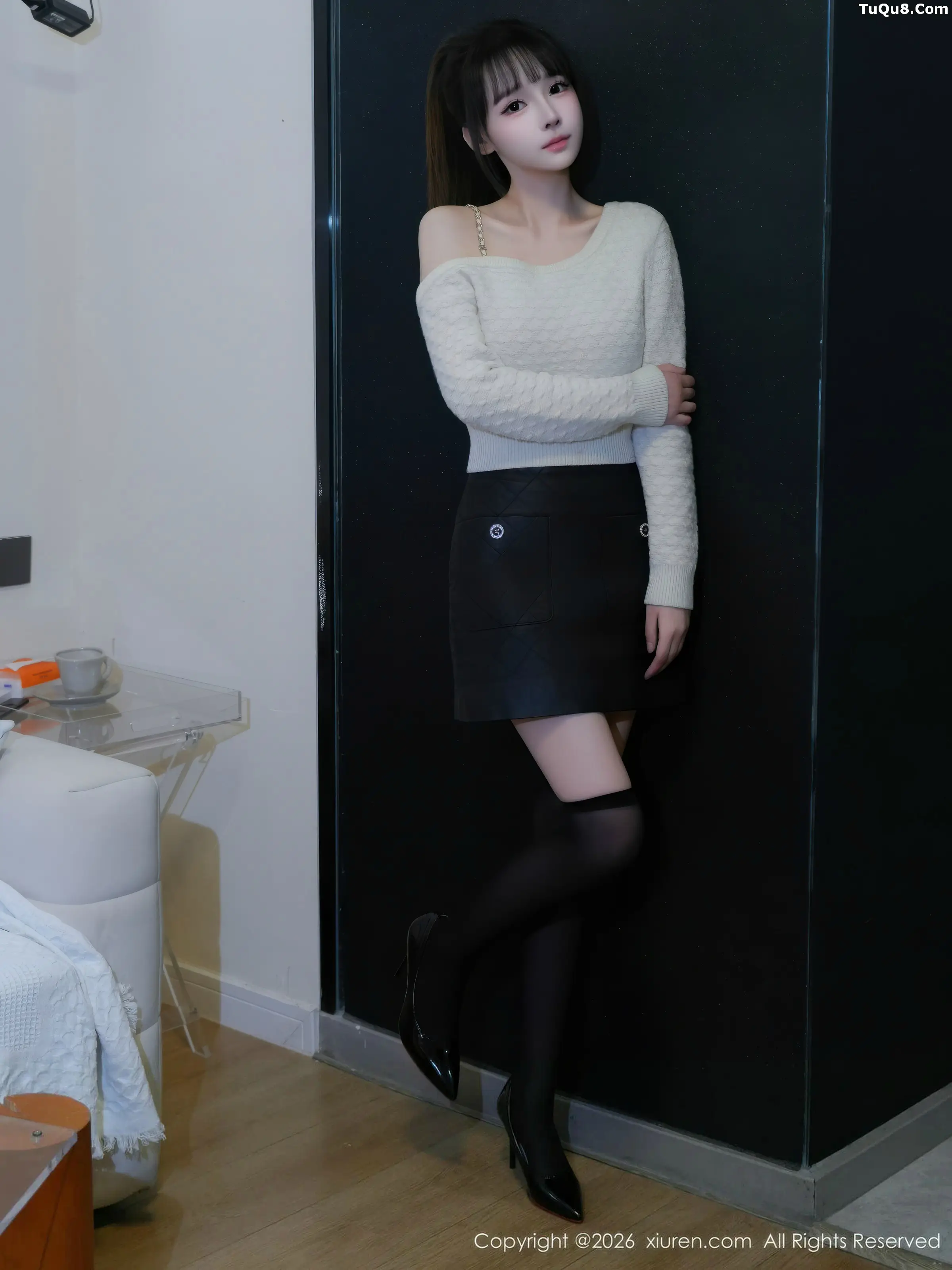 沈蜜儿性感白色T恤配黑短裙露黑色丝袜秀曼妙身姿绝美写真65P 3