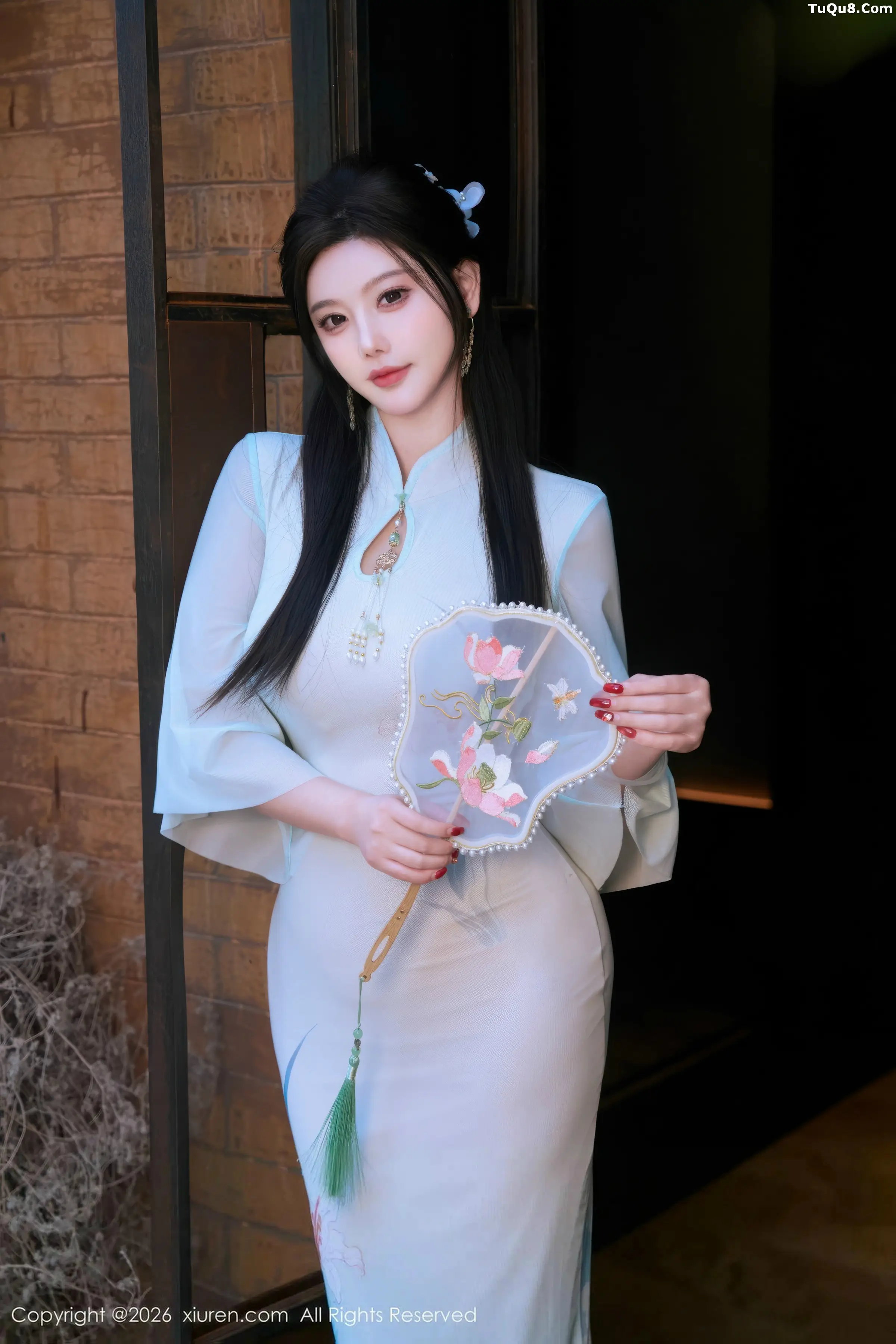 杨晨晨.性感蓝色古风服饰露粉色内衣秀丰腴身材迷人绝美写真72P