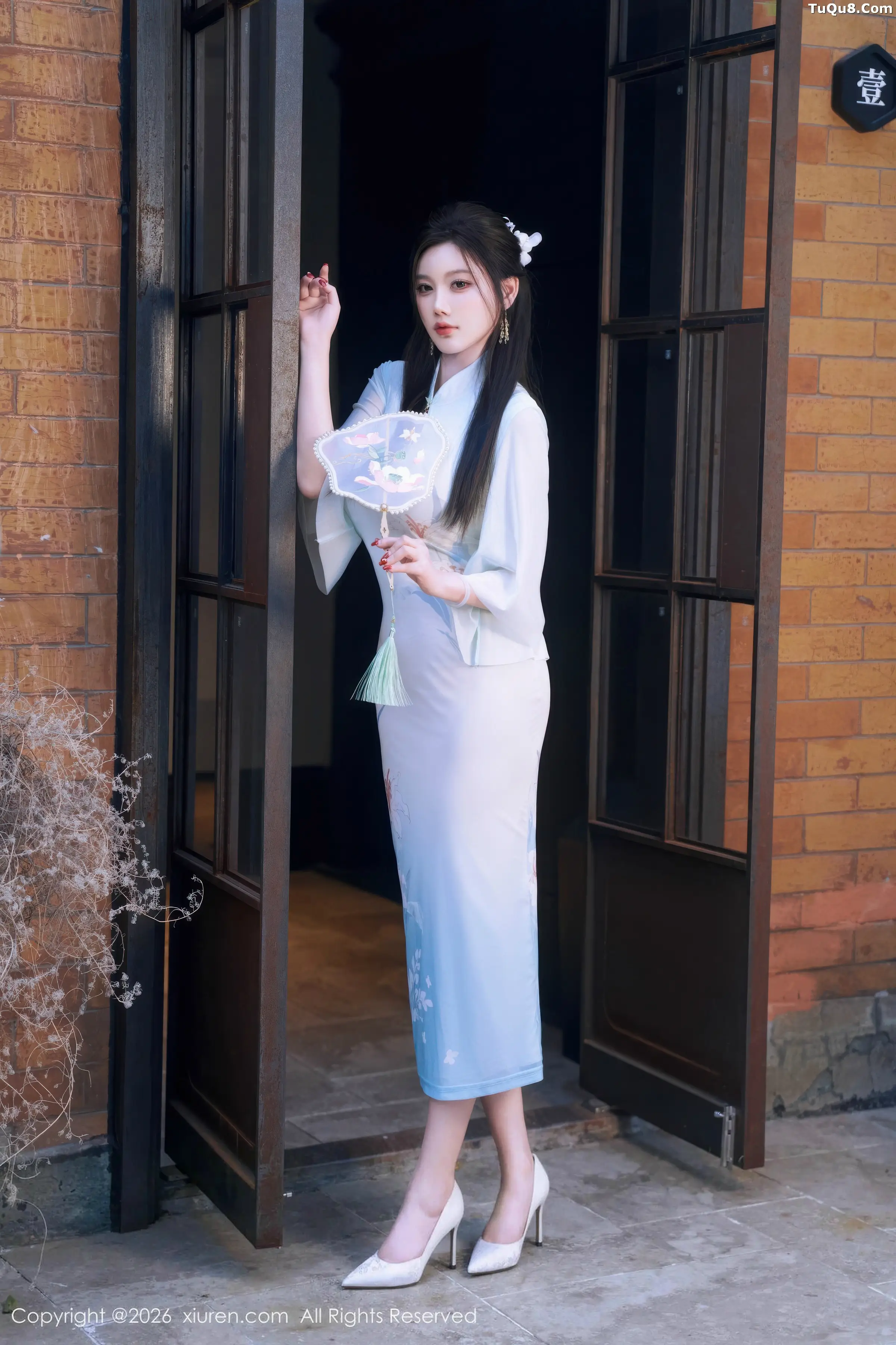 杨晨晨.性感蓝色古风服饰露粉色内衣秀丰腴身材迷人绝美写真72P 3