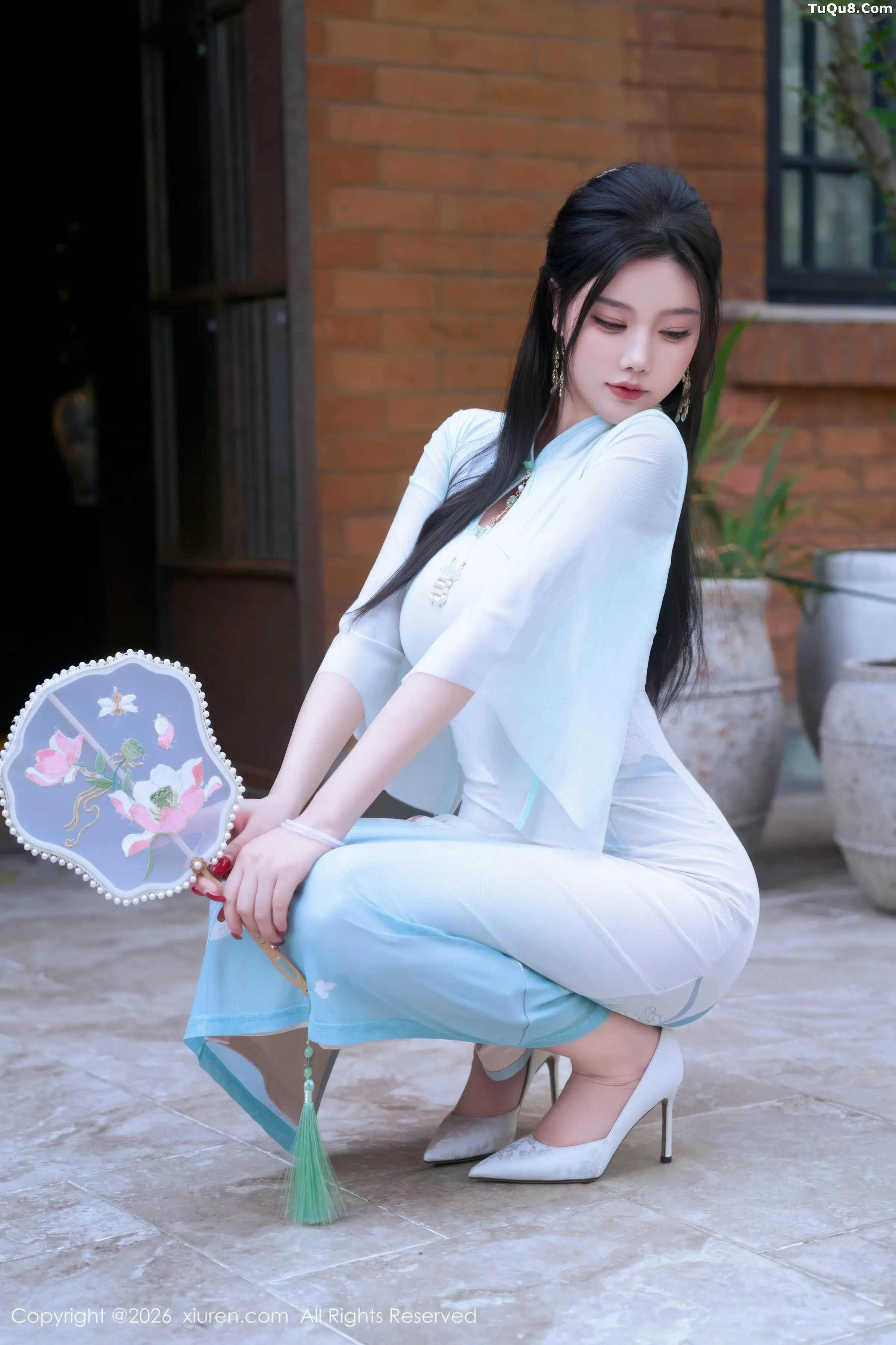 杨晨晨.性感蓝色古风服饰露粉色内衣秀丰腴身材迷人绝美写真72P 7