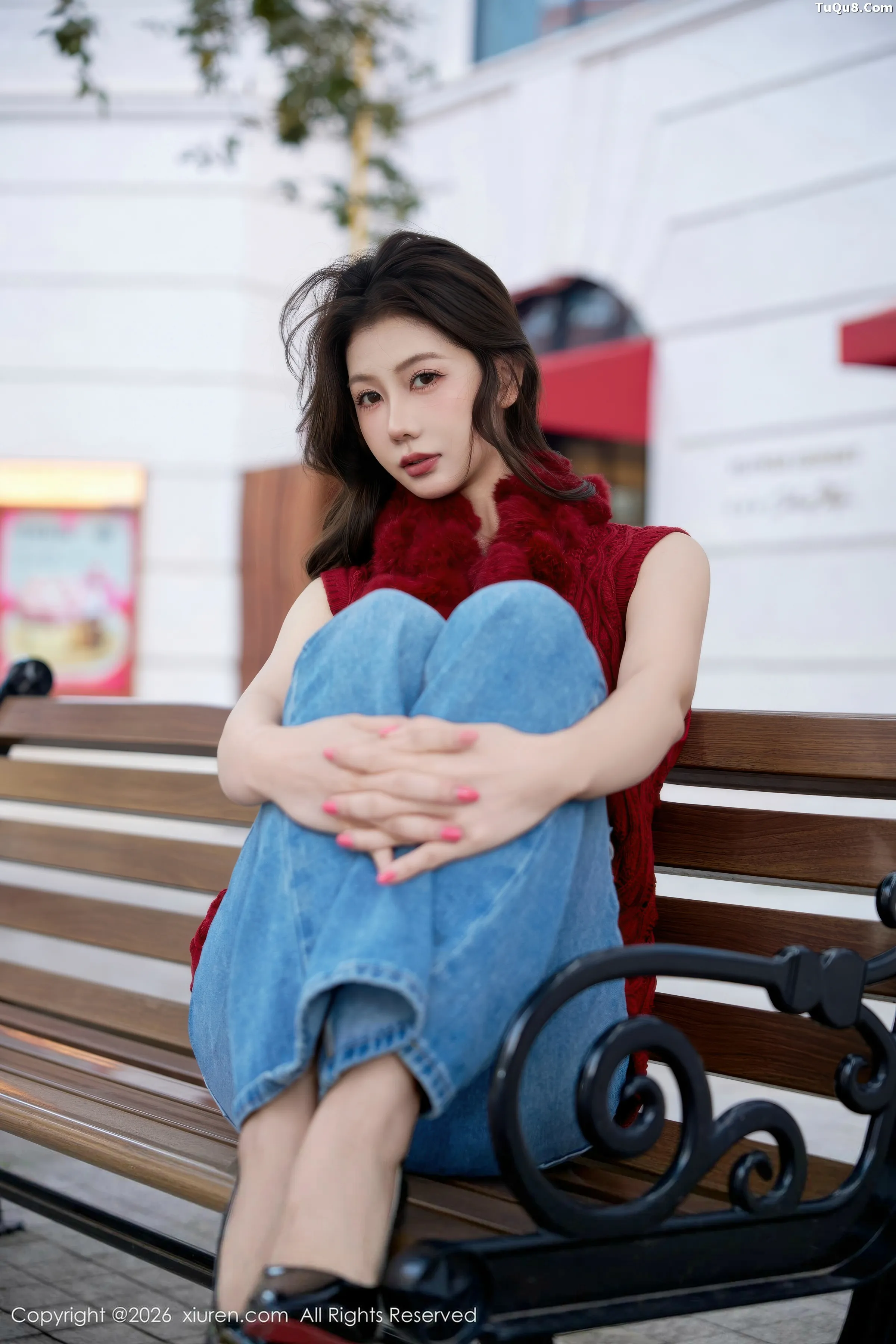 Yin Tiantian sexy red sweater paired with jeans showing red underwear, perfect figure, absolutely beautiful photos 76P 5