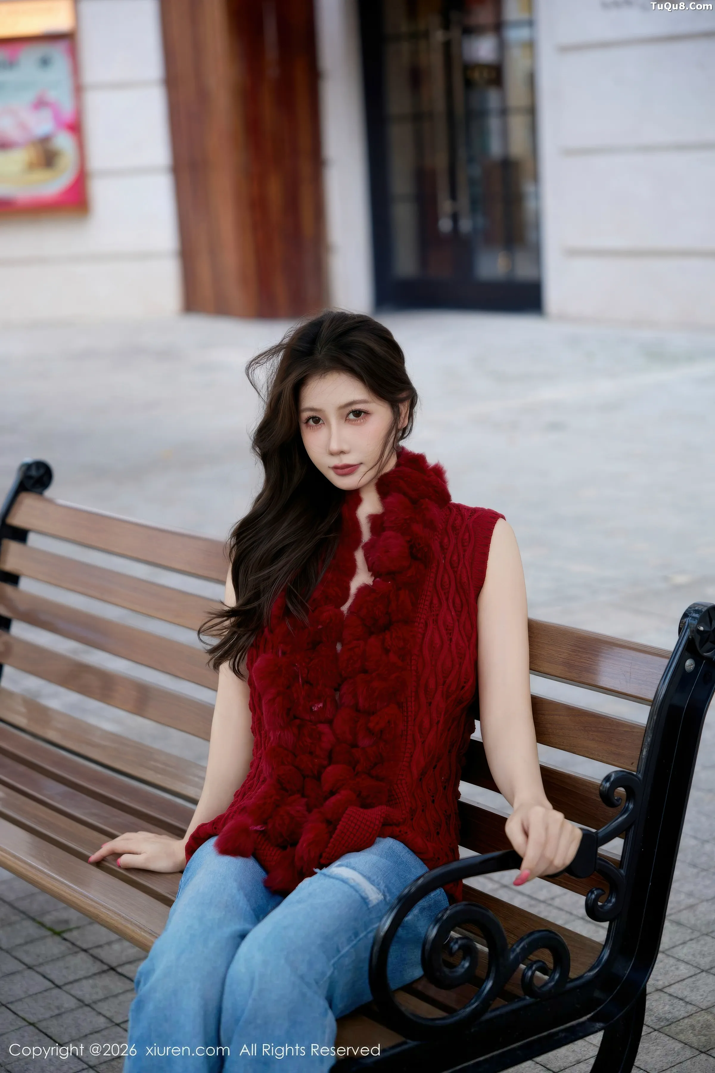 Yin Tiantian sexy red sweater paired with jeans showing red underwear, perfect figure, absolutely beautiful photos 76P 6