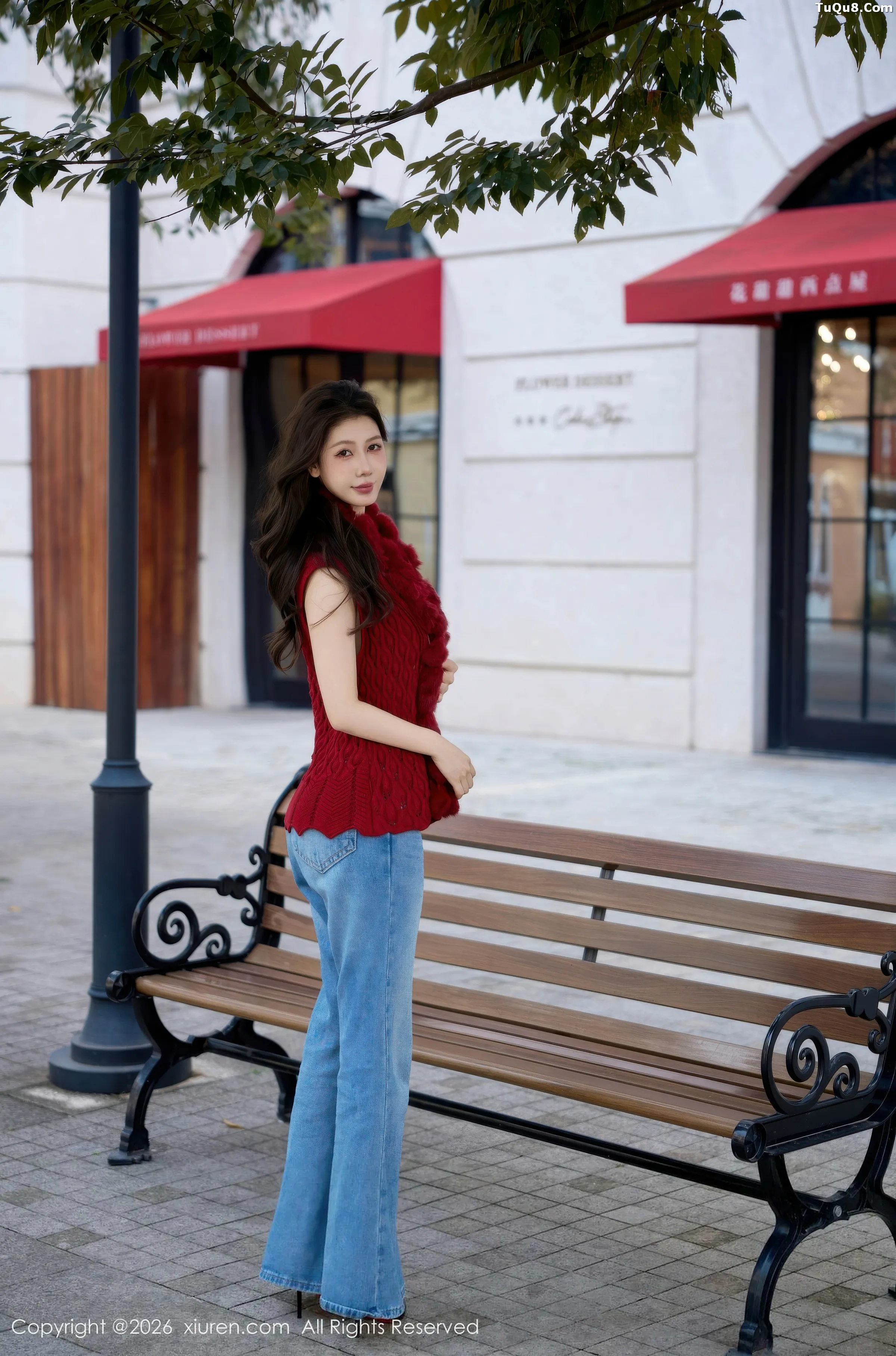 Yin Tiantian sexy red sweater paired with jeans showing red underwear, perfect figure, absolutely beautiful photos 76P 7