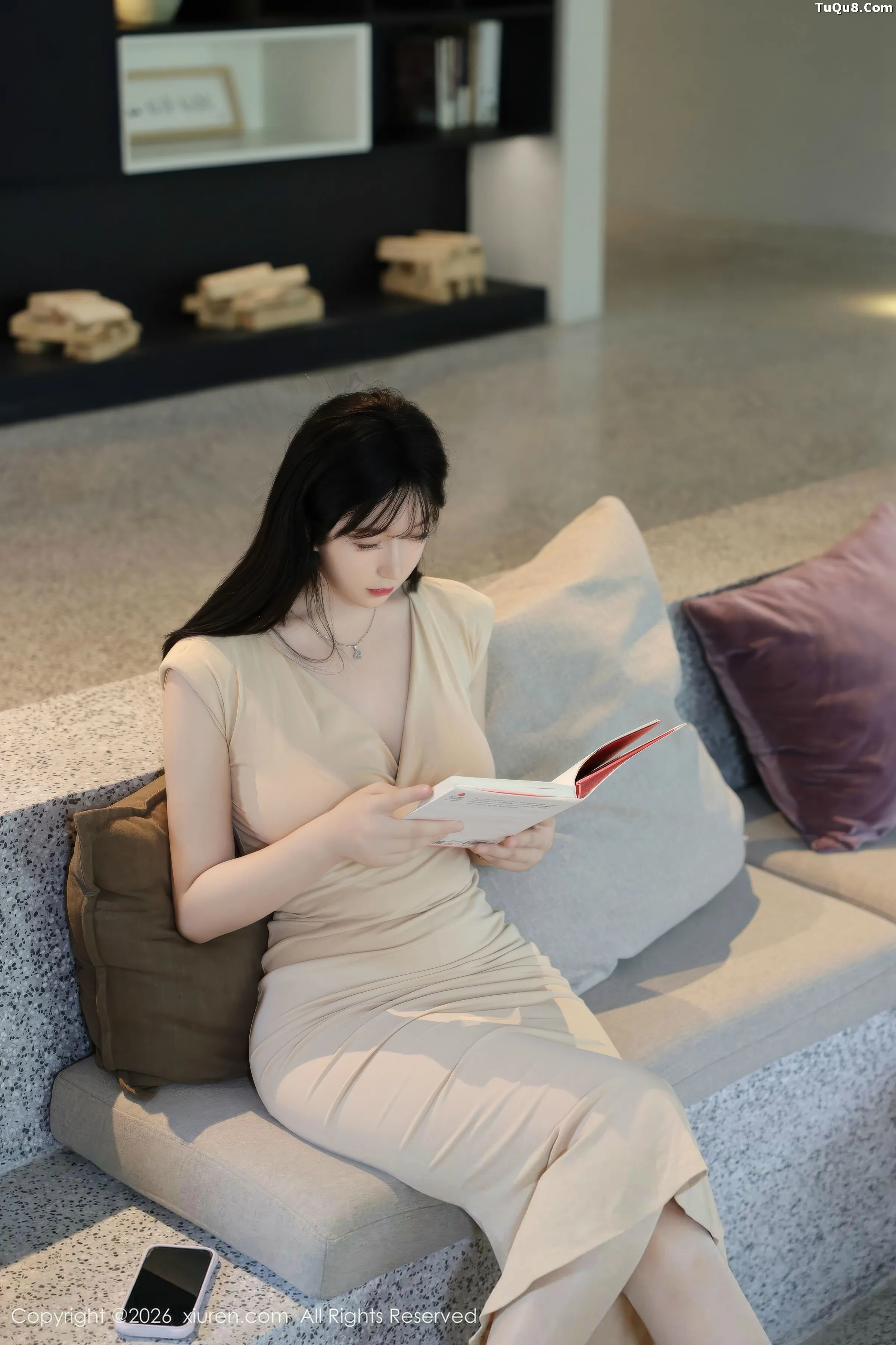 Nǎisī Tù Sexy Light Mommy Dress with White Stockings Photoshoot Showcasing a Stunning Figure 69P