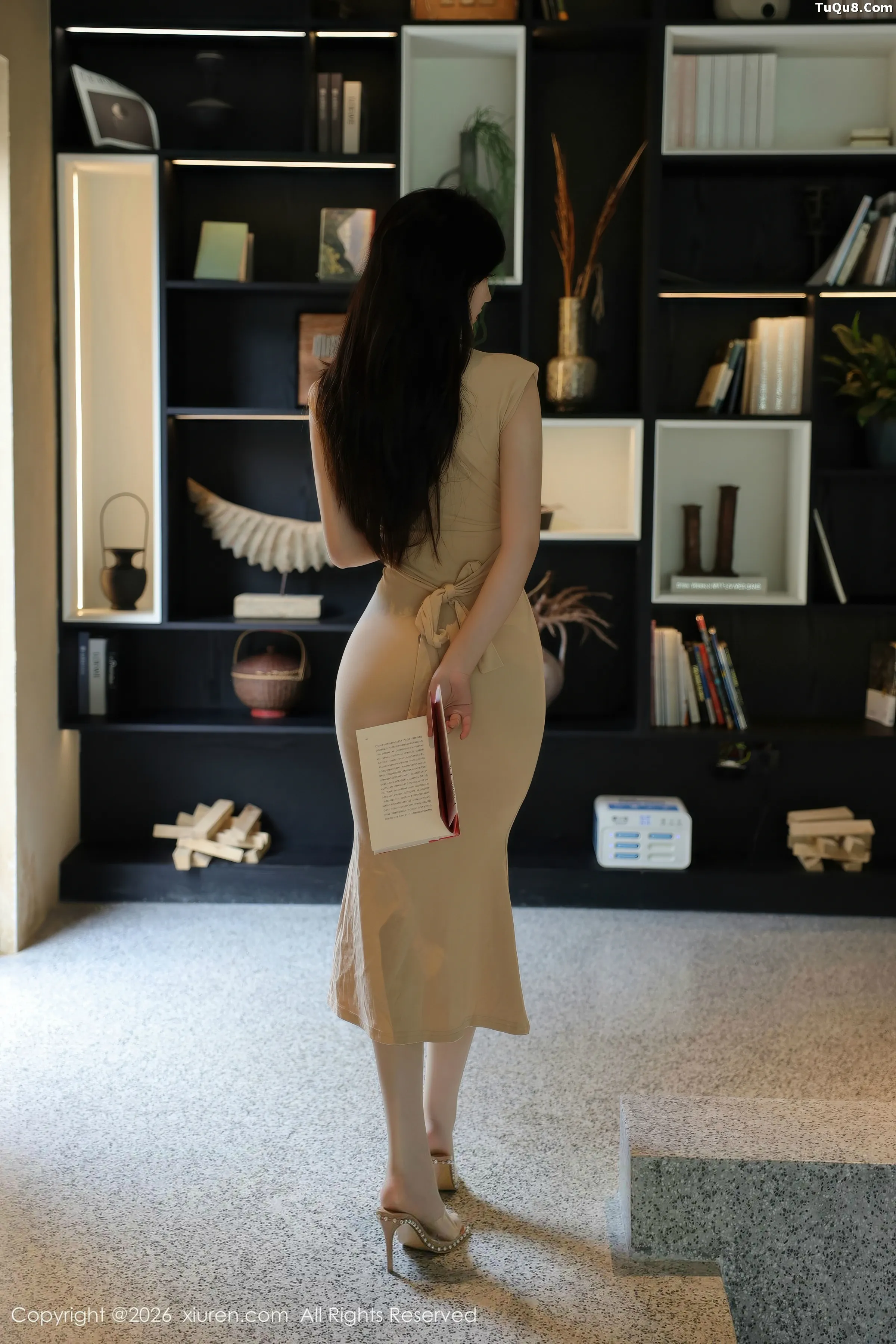 Nǎisītù sexy light-colored 'little mom' dress with white stockings showcasing curves charming beautiful photo set 69P 8