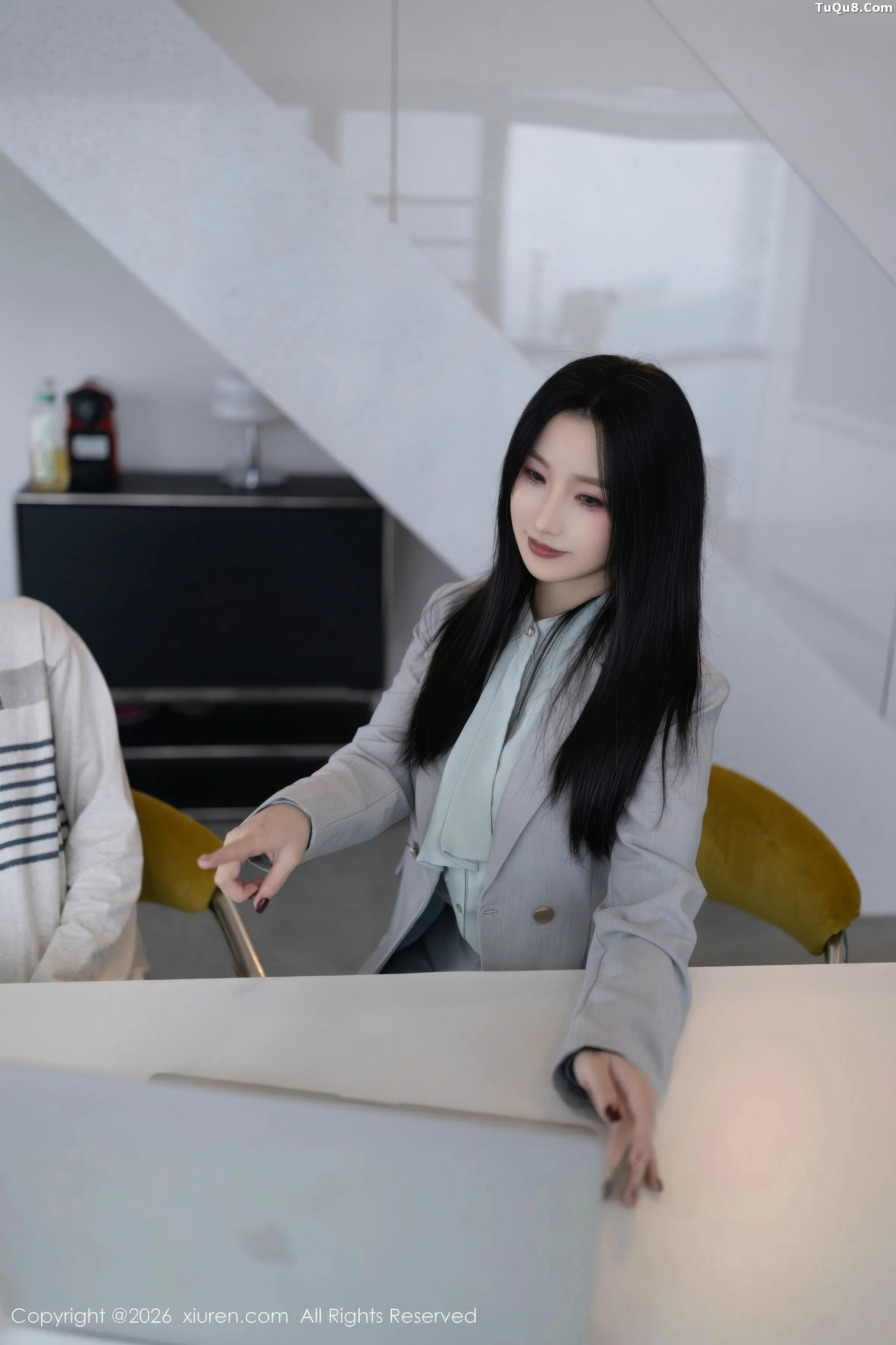 Apricot Yada sexy gray OL outfit revealing white underwear showing graceful figure, alluring and absolutely beautiful photoshoot 81P 2