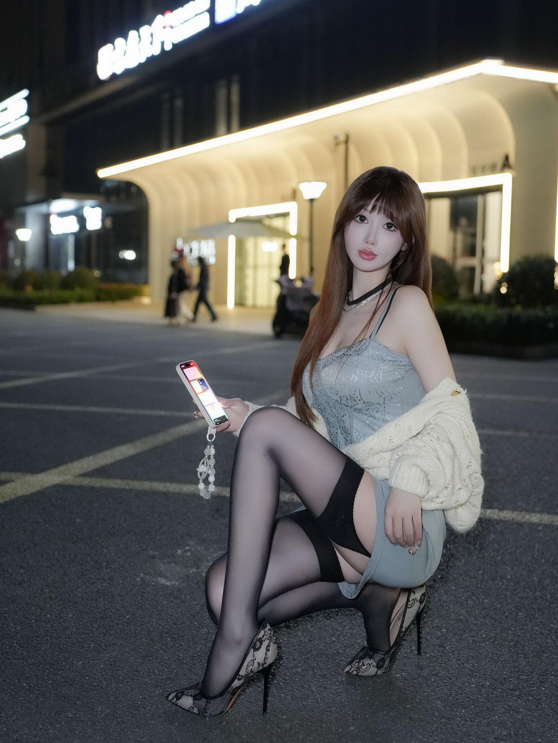 Paid model Li Jinjin tempting private shoot welfare slip dress black silk stockings 77P 5
