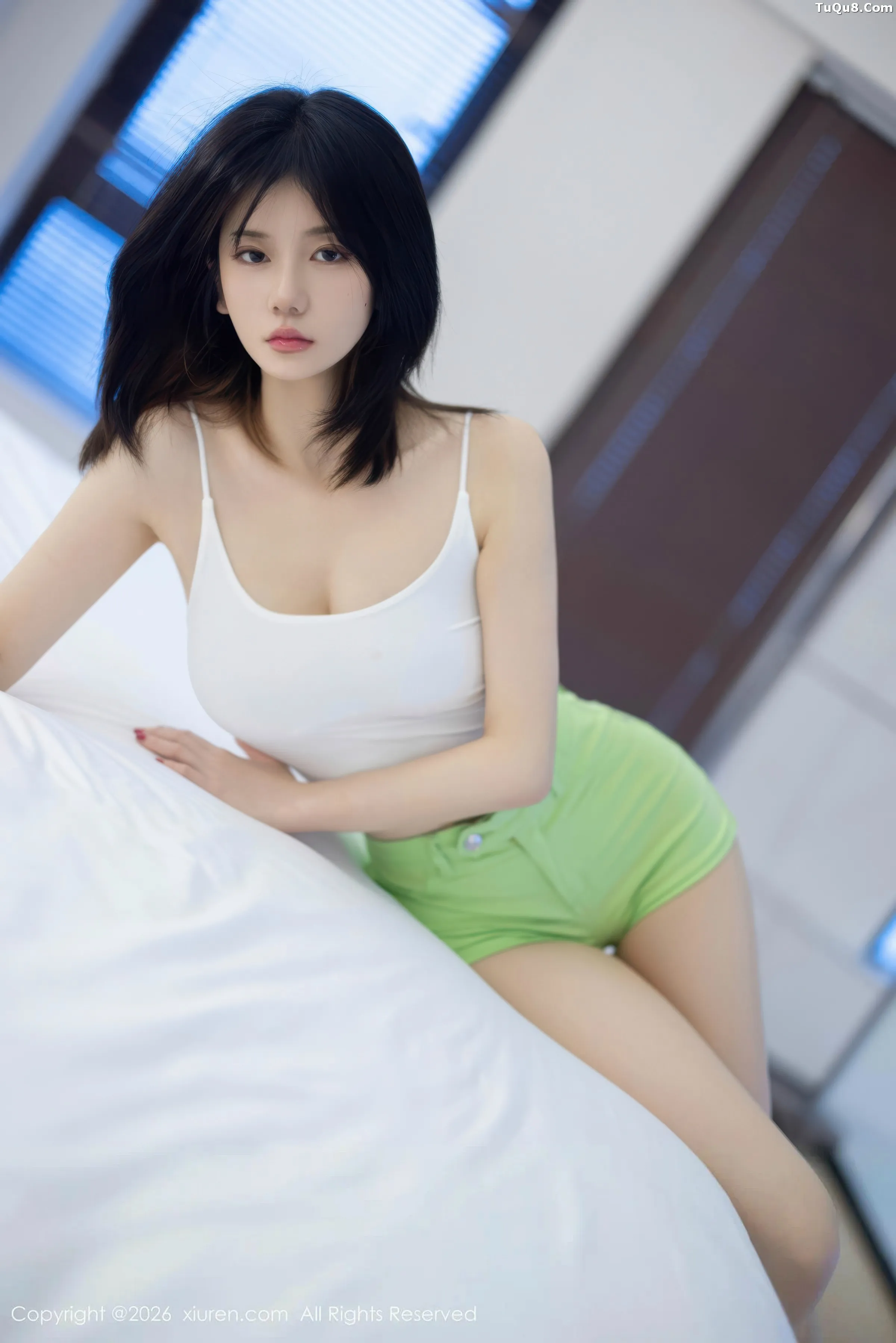 Ling Qiqi Sexy Light Green Jumpsuit Shorts Paired with Ultra-thin Gray Stockings Show Off Graceful Figure Absolutely Beautiful Photo Set 85P 3