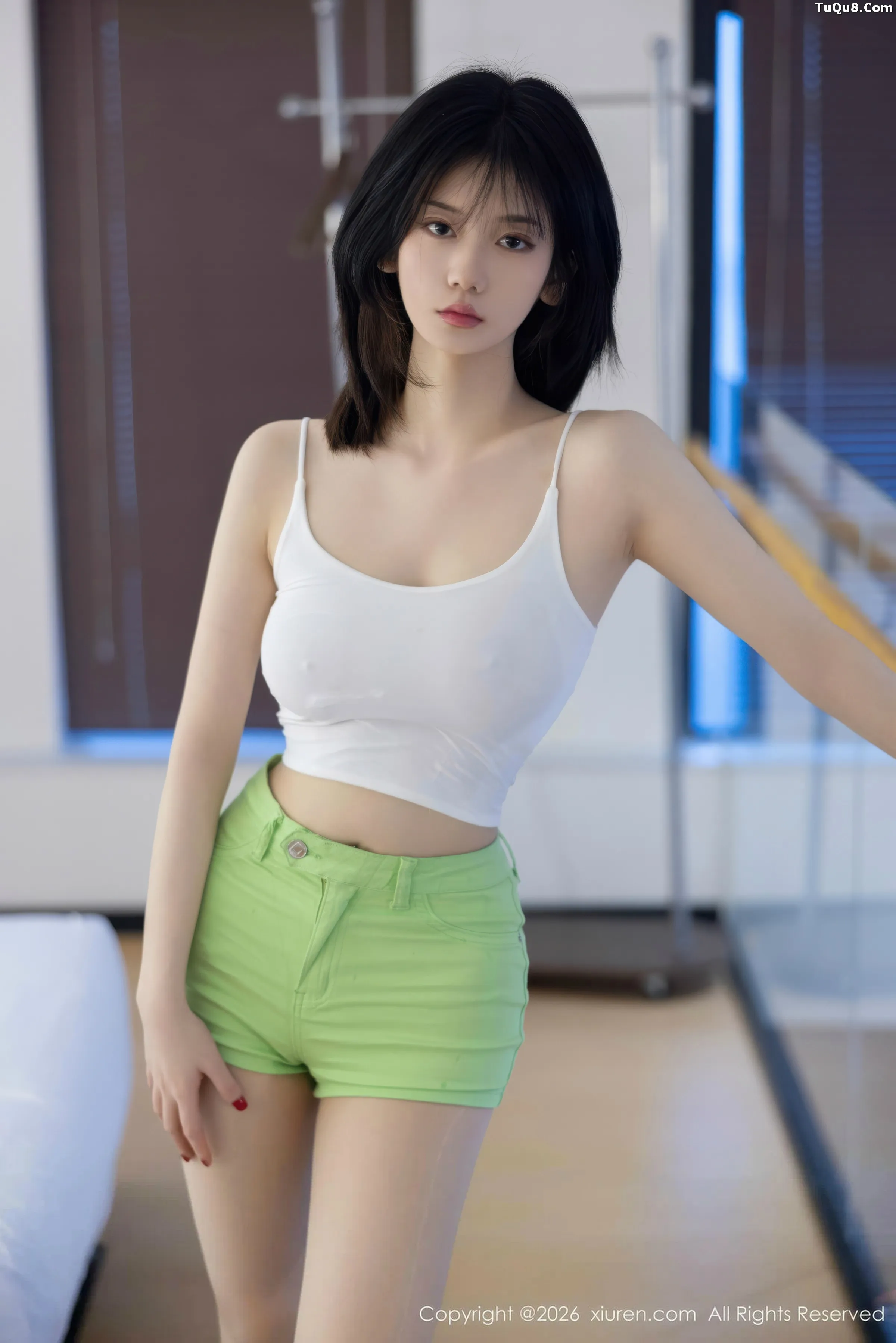 Ling Qiqi Sexy Light Green Jumpsuit Shorts Paired with Ultra-thin Gray Stockings Show Off Graceful Figure Absolutely Beautiful Photo Set 85P 4