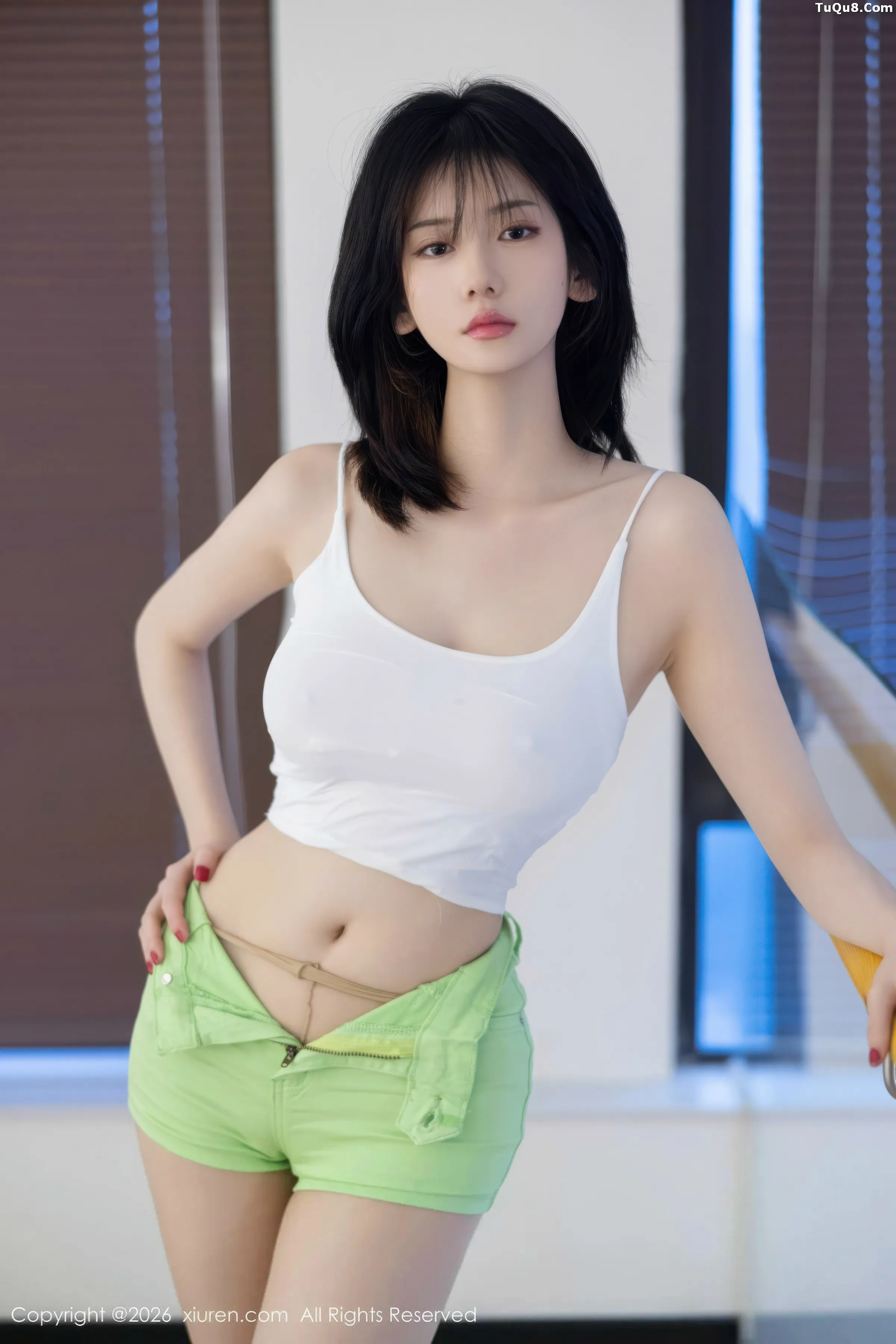 Ling Qiqi Sexy Light Green Jumpsuit Shorts Paired with Ultra-thin Gray Stockings Show Off Graceful Figure Absolutely Beautiful Photo Set 85P 6