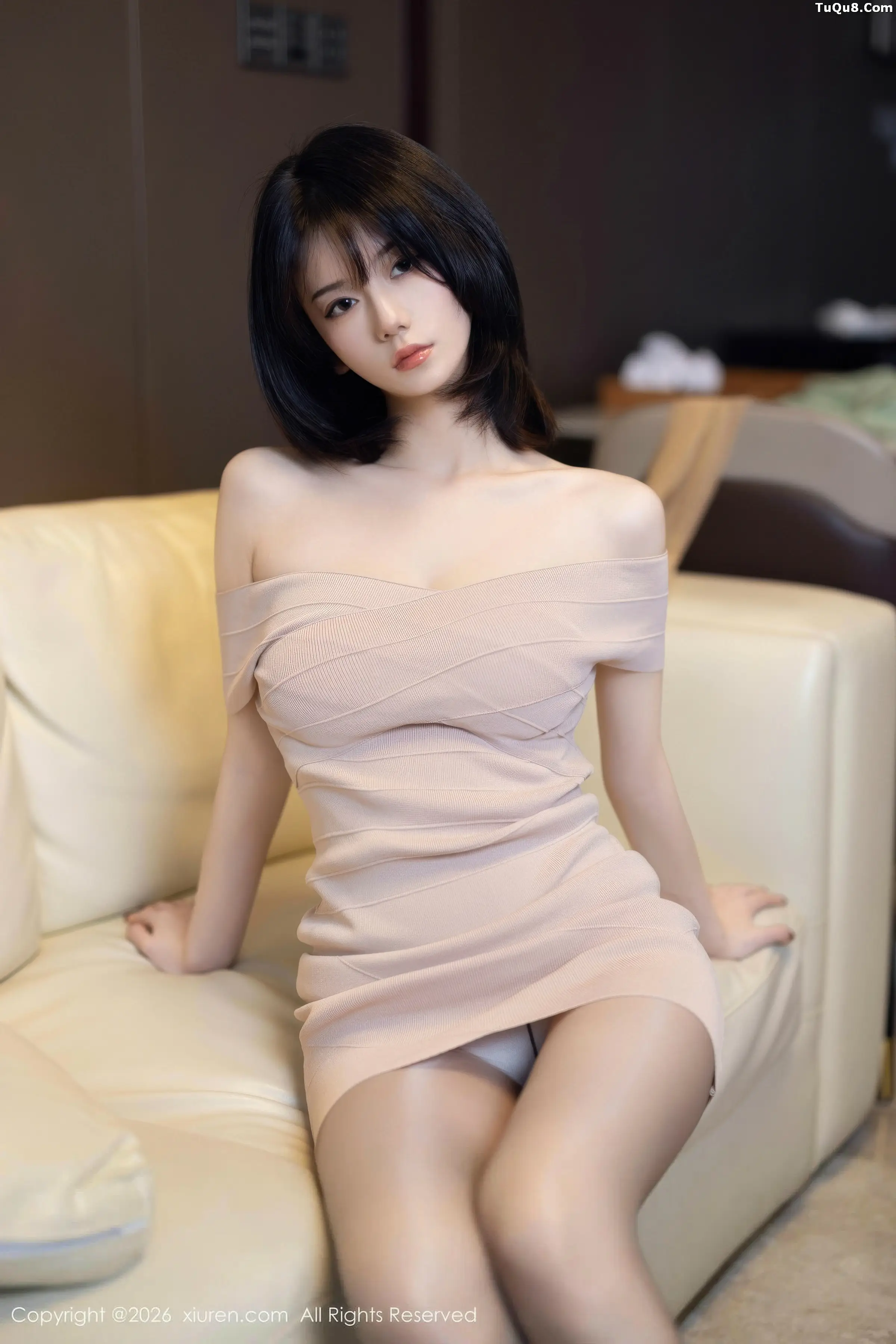 Ling Qiqi in a sexy light-colored one-piece mini skirt paired with ultra-thin sheer hosiery, showing off her graceful figure in charming, absolutely beautiful photoshoot 84P 4