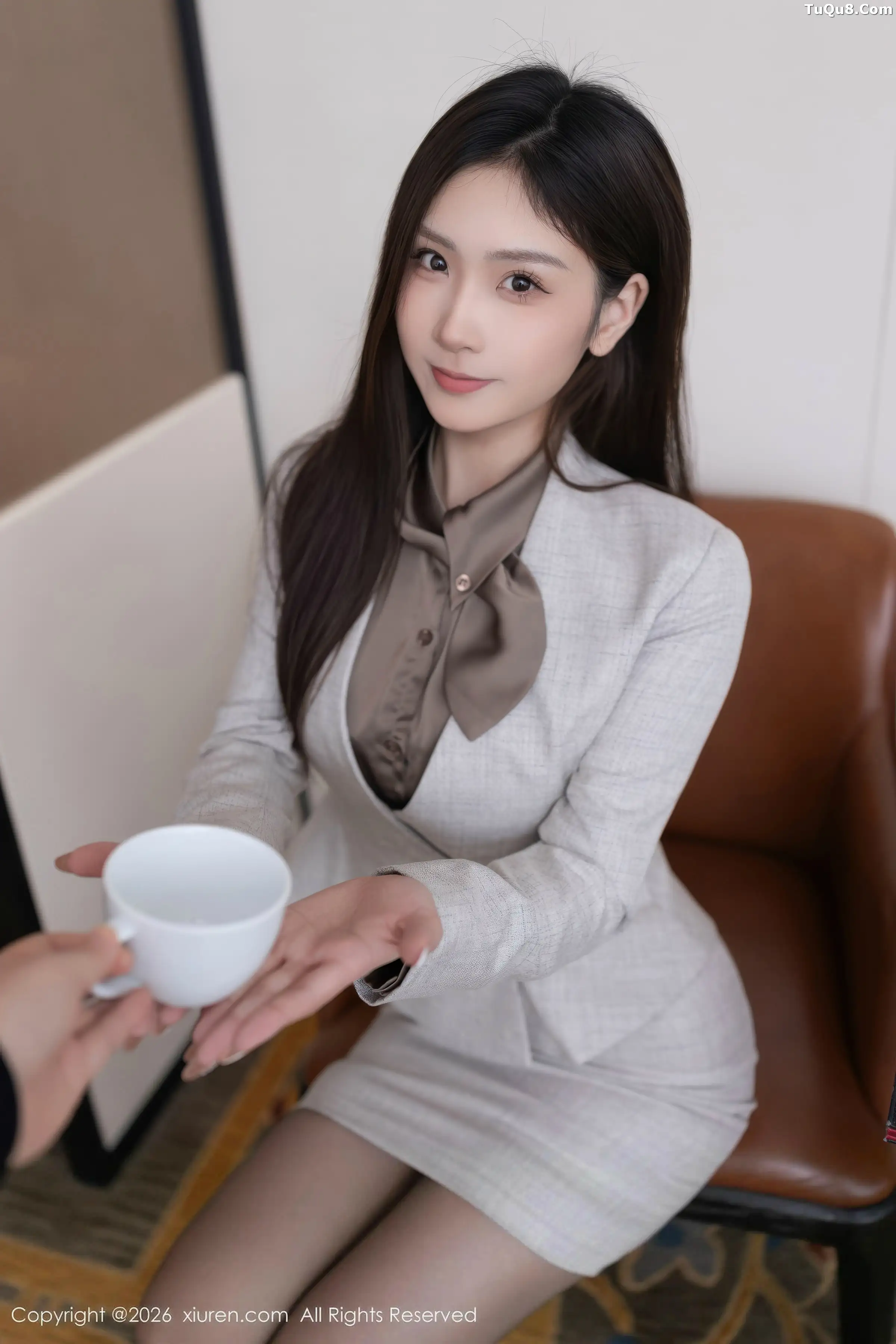 Liu Tingting Sexy Gray OL Outfit Revealing Black Lingerie Paired with Black Stockings Showcasing Beautiful Legs Gorgeous Photoshoot 70P 2