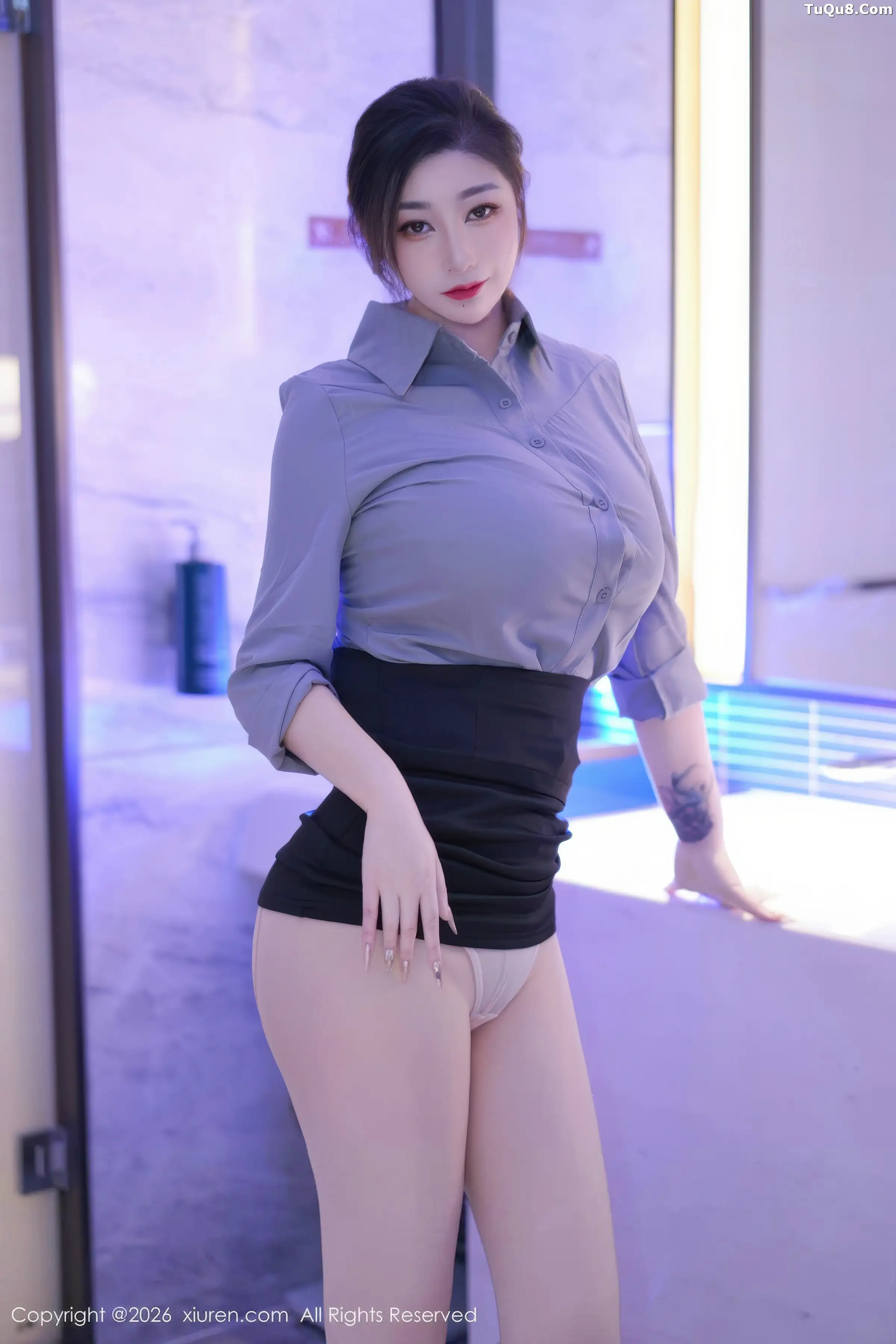 Daji_Toxic Sexy OL Attire Revealing Light-colored Lingerie with Open Crotch Flesh Silk Showcasing Perky Buttocks Gorgeous Photo Set 70P