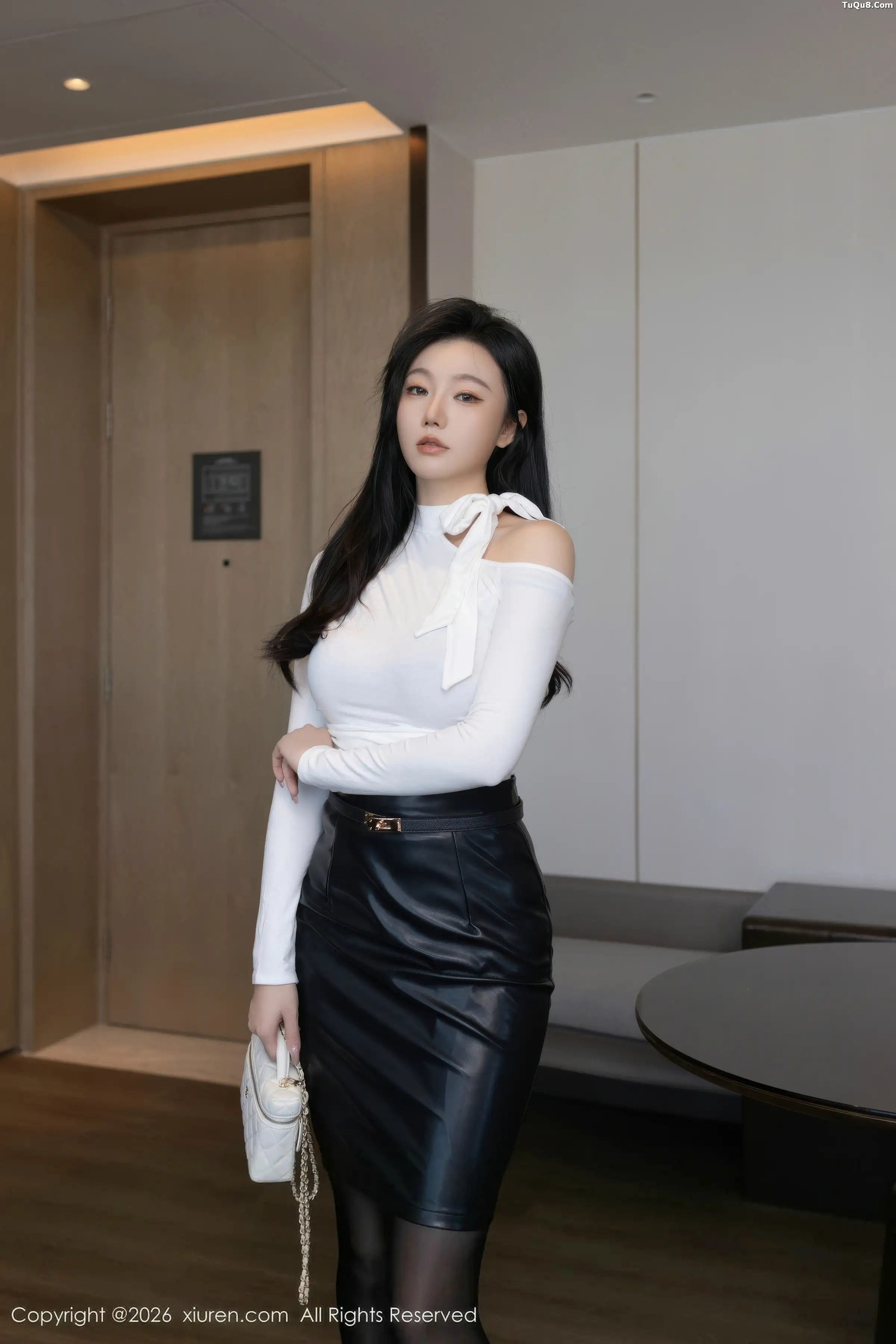 An Ran: Sexy Shoot in White Top, Black Leather Skirt, and Black Stockings | Gorgeous Photoshoot 76P
