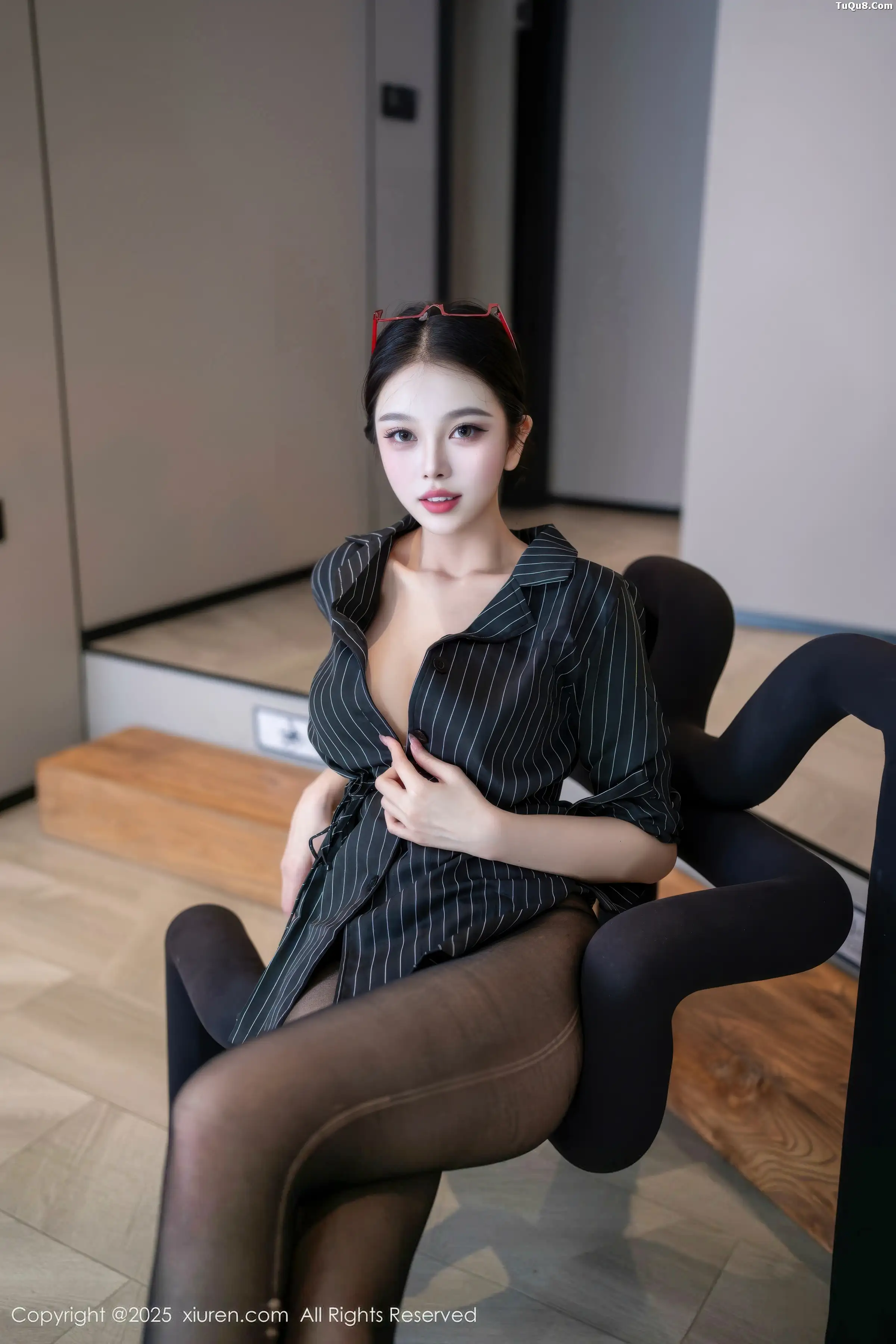 Nuonuozi sexy black shirt with open-crotch black stockings showing graceful figure, seductive gorgeous photos 76P 5
