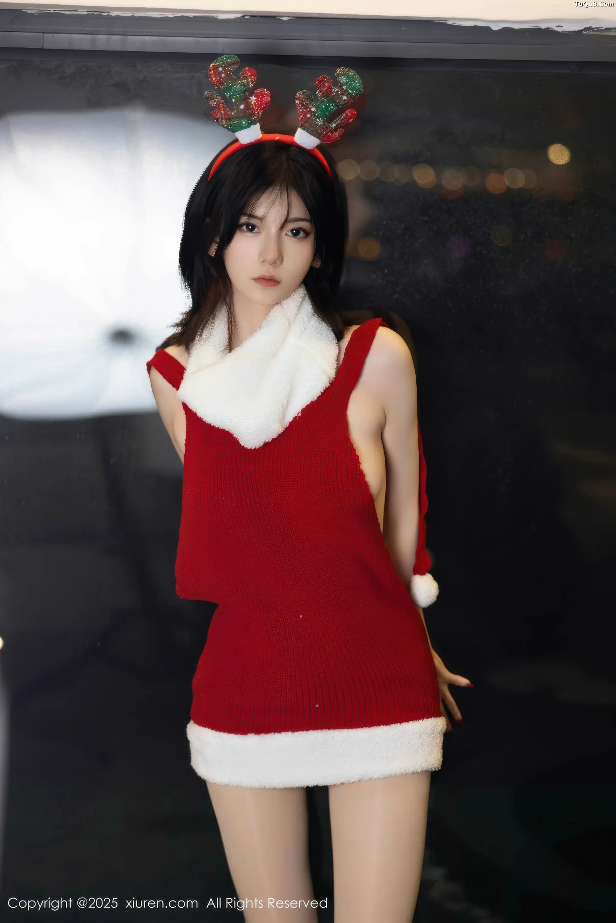 Ling Qiqi sexy red open-back sweater with sheer flesh stockings showing graceful figure, alluring beautiful photo set 86P 2