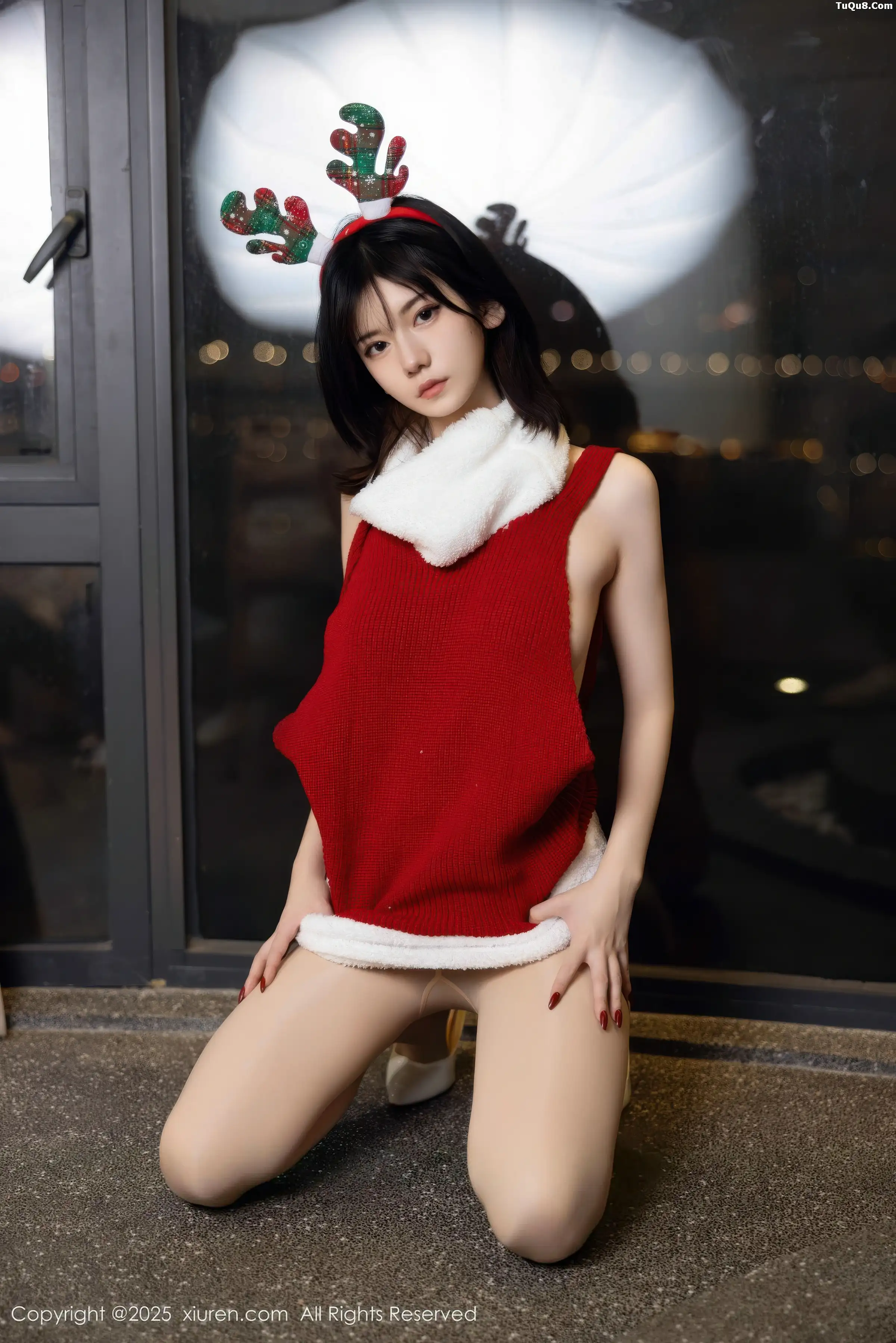 Ling Qiqi sexy red open-back sweater with sheer flesh stockings showing graceful figure, alluring beautiful photo set 86P 7
