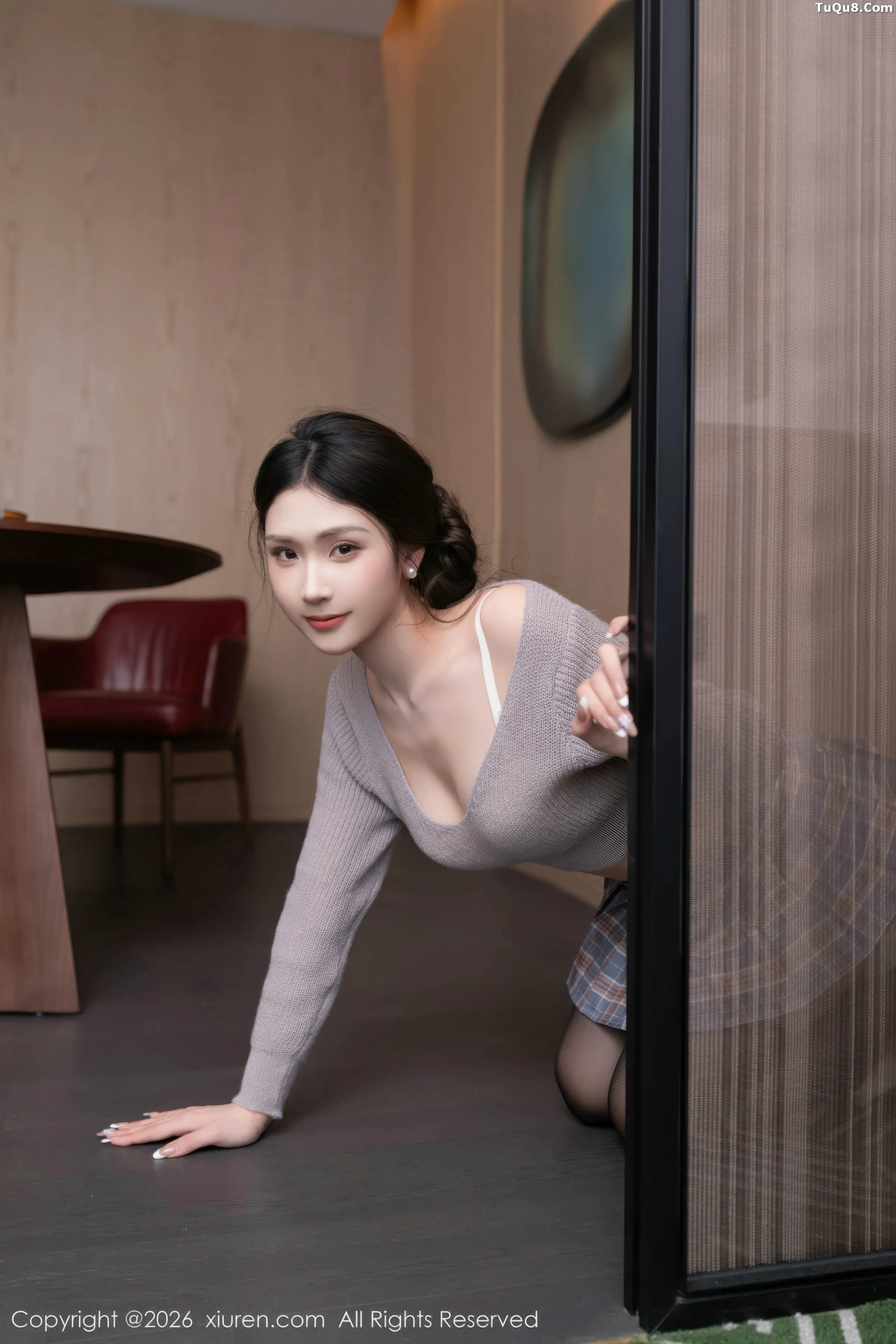 刘婷婷性感毛衣配格子短裙露黑色丝袜秀完美身材迷人绝美写真78P 6