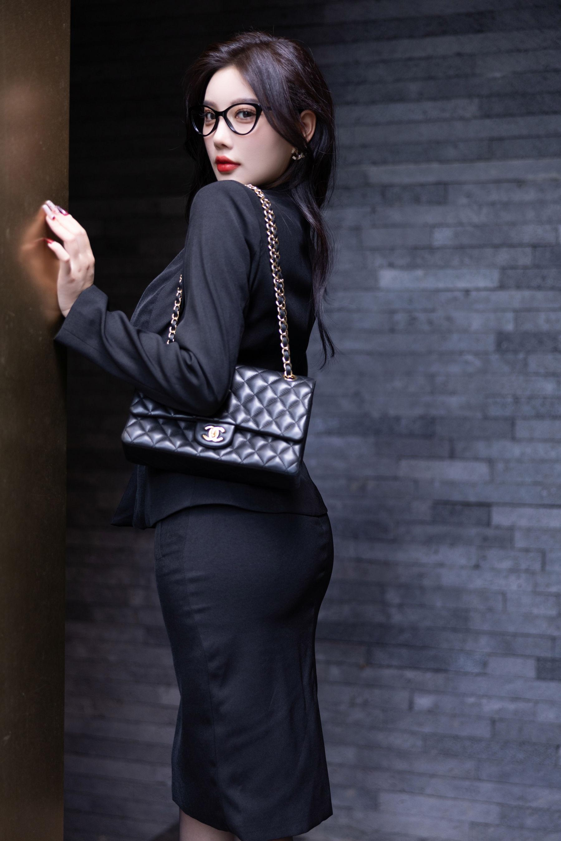 [Paid Content] Yang Chenchen: Alluring Private Photoshoot | Urban OL Professional Wear 106P