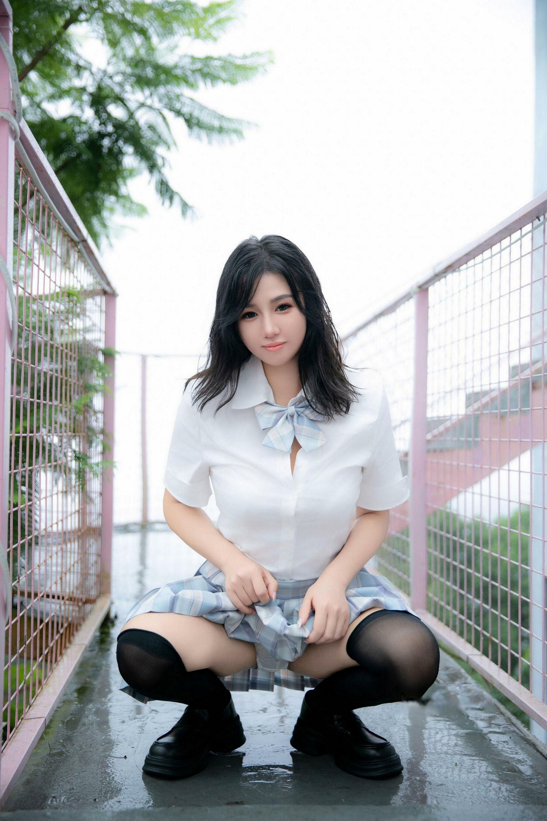 秀人付费 金小依 诱人私拍福利 雨中的JK裙93P 8